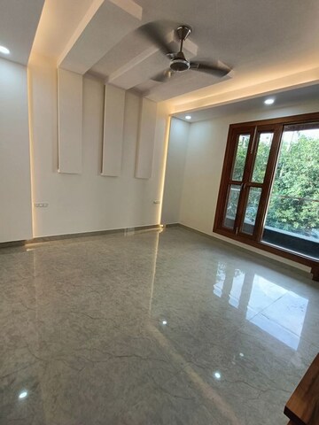 Room in 4 BHK Builder Floor at RWA Residential Society Sector 46, Sector 46 – for Rent