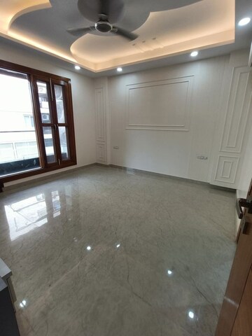 Room in 4 BHK Builder Floor at RWA Residential Society Sector 46, Sector 46 – for Rent