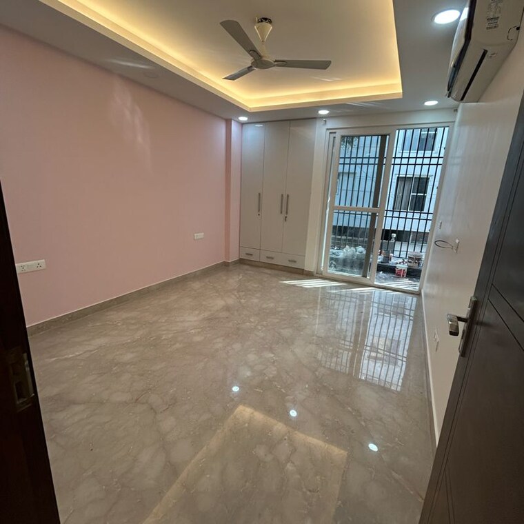 Room, lajpat nagar 4 3 Bedroom 1800 Sq.Ft. Builder Floor In Lajpat Nagar 4 Delhi 10055314
