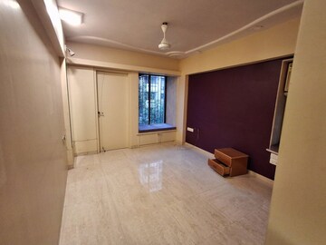 Bedroom in 2.5 BHK Apartment at Khar Mahesh Apartment, Khar West – for Rent