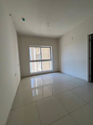 Room in 2 BHK Apartment at Godrej Green Vistas, Mahalunge – for Rent