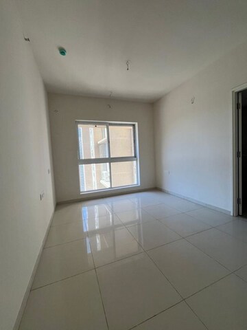 Room in 2 BHK Apartment at Godrej Green Vistas, Mahalunge – for Rent