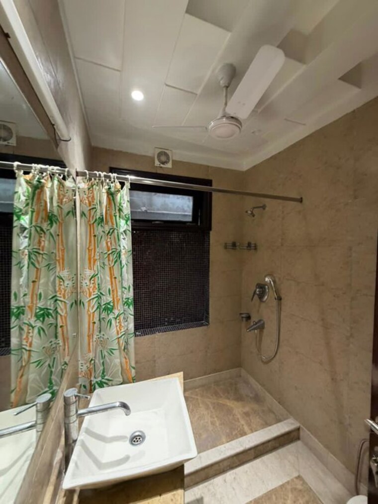 Bathroom, puri-vip-floors 5 Bedroom 500 Sq.Yd. Builder Floor In Sector 81 Faridabad 10055402