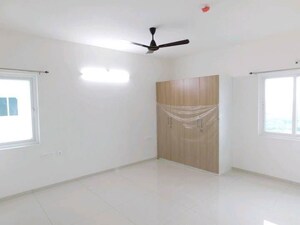 Room in 3 BHK Apartment at Rajapushpa Provincia, Narsingi – for Rent