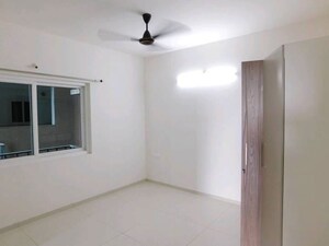 Room in 3 BHK Apartment at Rajapushpa Provincia, Narsingi – for Rent