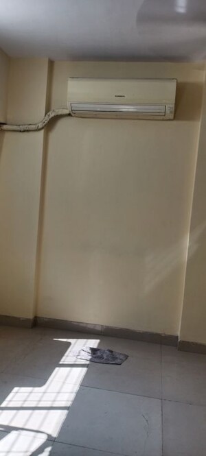 Room in 1 BHK Apartment at Vrindavan CHS Worli, Worli – for Rent