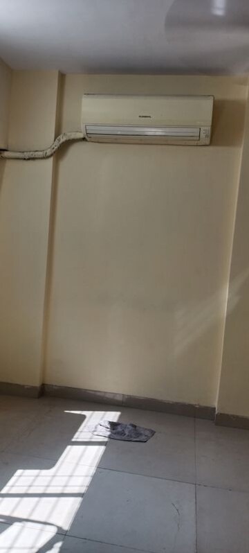 Room in 1 BHK Apartment at Vrindavan CHS Worli, Worli – for Rent