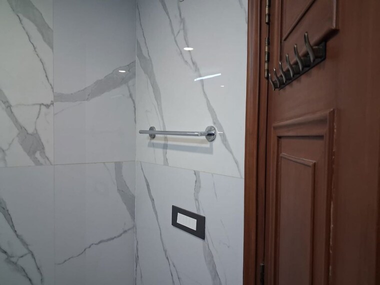 Bathroom, jaypee-pavilion-heights-iv 3 Bedroom 1972 Sq.Ft. Apartment In Sector 128 Noida 10055427