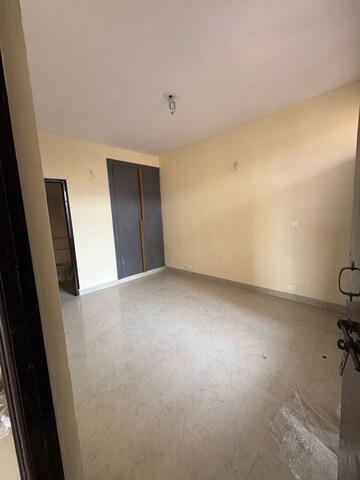 Room in 4 BHK Builder Floor at BPTP Parkland Pride Phase 2, Sector 77 – for Sale