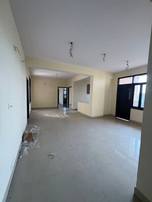 Room in 4 BHK Builder Floor at BPTP Parkland Pride Phase 2, Sector 77 – for Sale