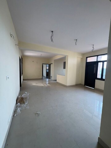 Room in 4 BHK Builder Floor at BPTP Parkland Pride Phase 2, Sector 77 – for Sale