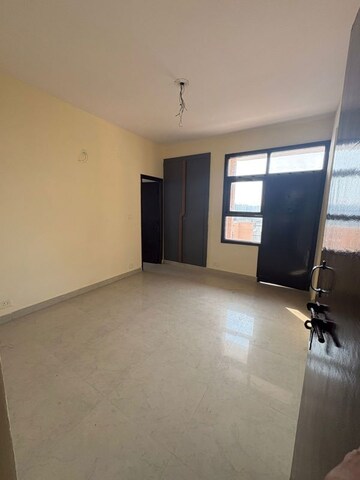 Room in 4 BHK Builder Floor at BPTP Parkland Pride Phase 2, Sector 77 – for Sale