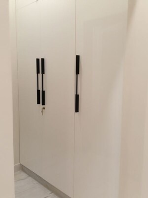 Room in 3 BHK Apartment at Malviya Nagar – for Sale