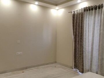 Room in 3 BHK Apartment at Malviya Nagar – for Sale