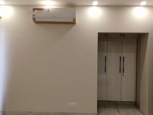 Room in 3 BHK Apartment at Malviya Nagar – for Sale