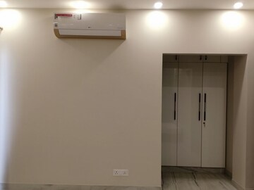 Room in 3 BHK Apartment at Malviya Nagar – for Sale