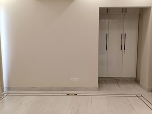 Room in 3 BHK Apartment at Malviya Nagar – for Sale