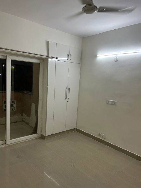 3 BHK + Study Room Apartment For Rent in Mahagun Moderne