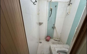 Bathroom in 2 BHK Apartment at Husainganj – for Rent