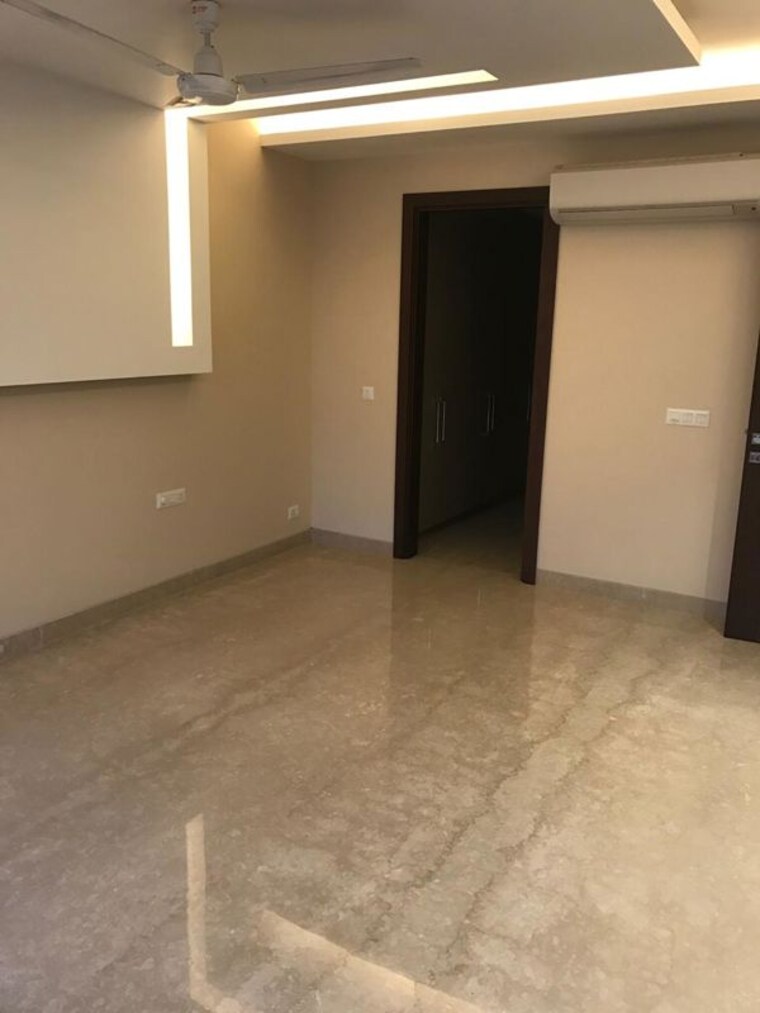 Room, defence colony 3 Bedroom 2000 Sq.Ft. Apartment In Defence Colony Delhi 10055460