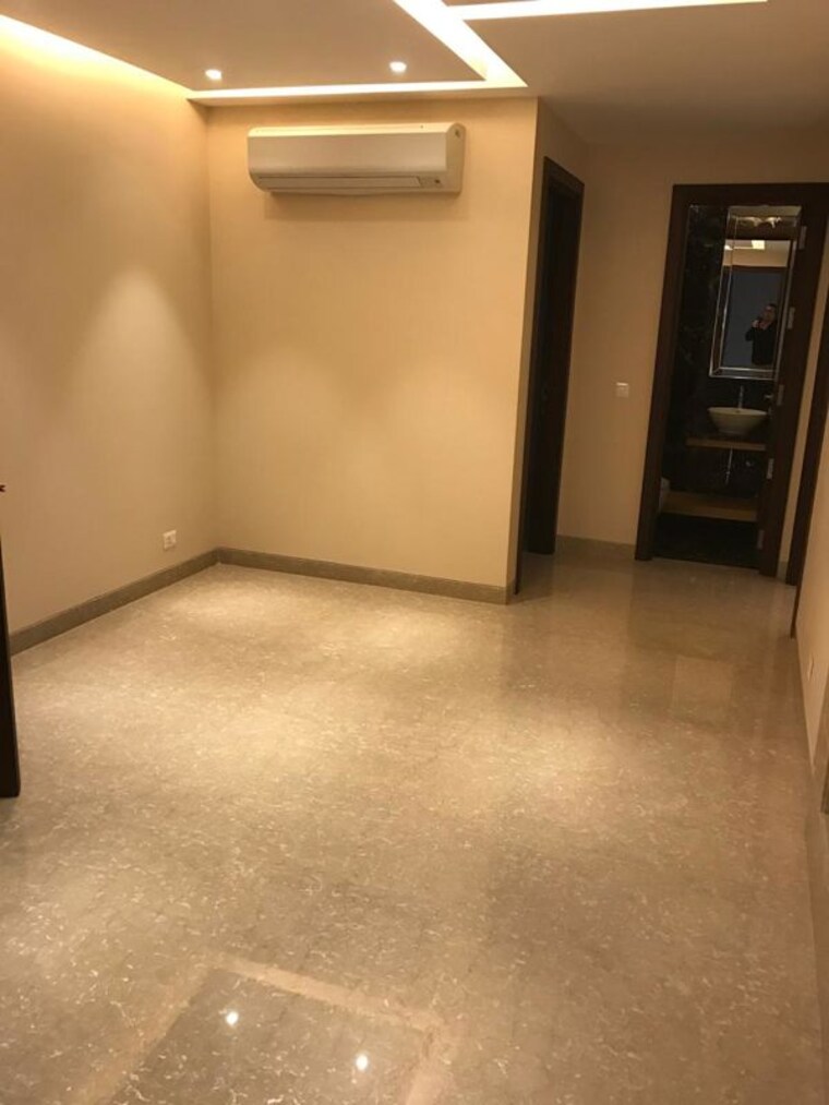 Room, defence colony 3 Bedroom 2000 Sq.Ft. Apartment In Defence Colony Delhi 10055460