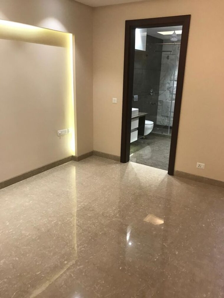 Room, defence colony 3 Bedroom 2000 Sq.Ft. Apartment In Defence Colony Delhi 10055460