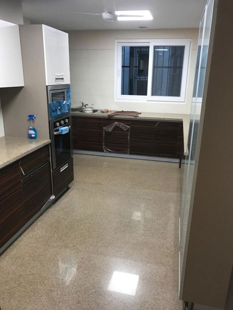 Balcony, defence colony 3 Bedroom 2000 Sq.Ft. Apartment In Defence Colony Delhi 10055460