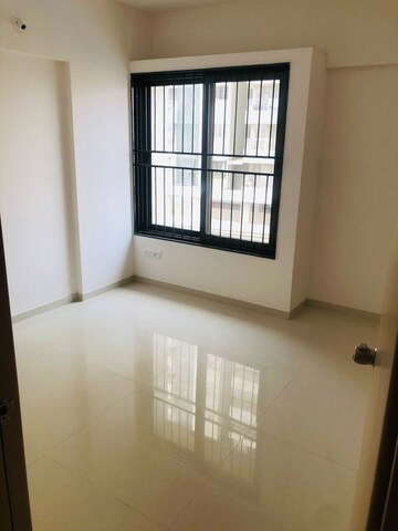 Room in 2 BHK Apartment at Kohinoor Courtyard One, Wakad – for Rent