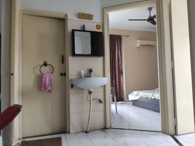 Bathroom, paud road 3 Bedroom 1054 Sq.Ft. Apartment In Paud Road Pune 10055458