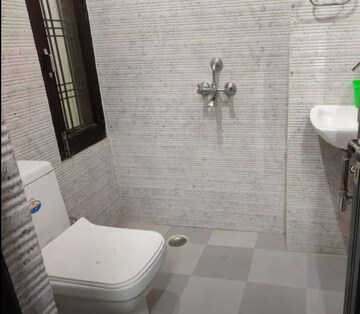 Bathroom in 2 BHK Apartment at Hazratganj – for Rent