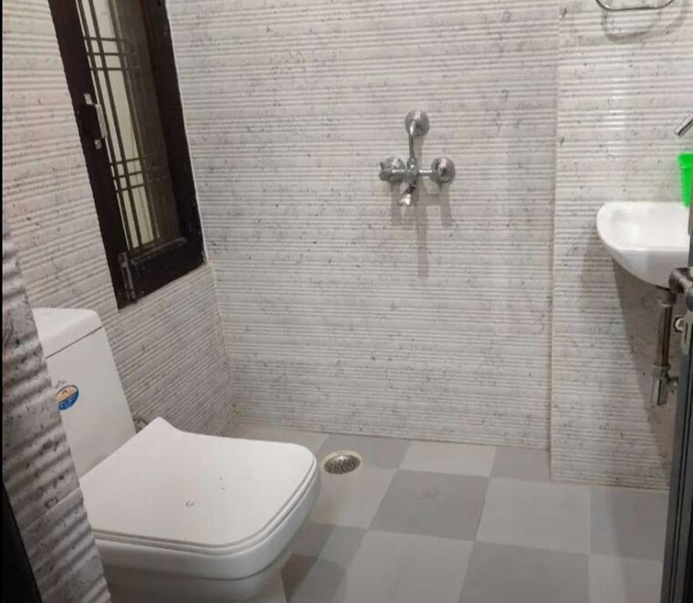 Bathroom, hazratganj 2 Bedroom 1450 Sq.Ft. Apartment In Hazratganj Lucknow 10055496