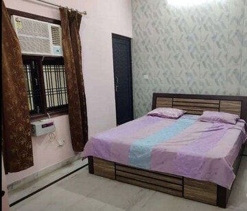 Bedroom in 2 BHK Apartment at Hazratganj – for Rent