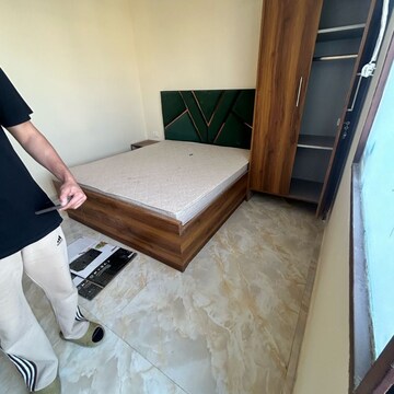 Furnished Amenities in 1.5 BHK Builder Floor at DLF City Phase III, Dlf Cyber City – for Rent