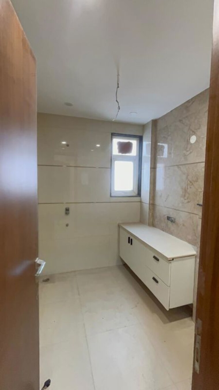 Bathroom, bptp-park-central 3 Bedroom 250 Sq.Yd. Builder Floor In Sector 85 Faridabad 10055506