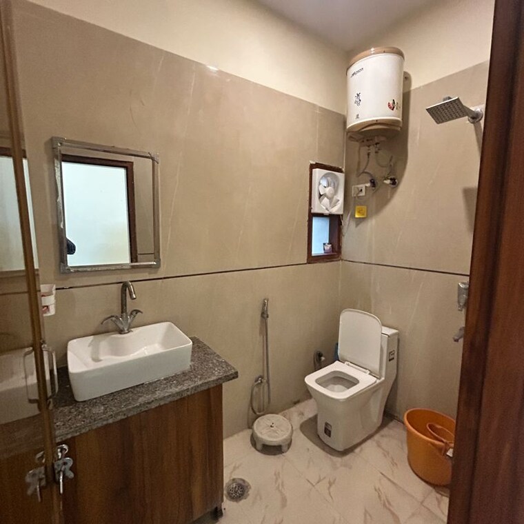 Bathroom, dlf-city-phase-iii 1 Bedroom 910 Sq.Ft. Builder Floor In Dlf Cyber City Gurgaon 10055508