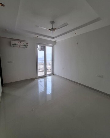 Room in 3 BHK Apartment at Hermitage Centralis, Vip Road – for Rent