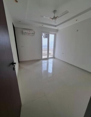 Room in 3 BHK Apartment at Hermitage Centralis, Vip Road – for Rent