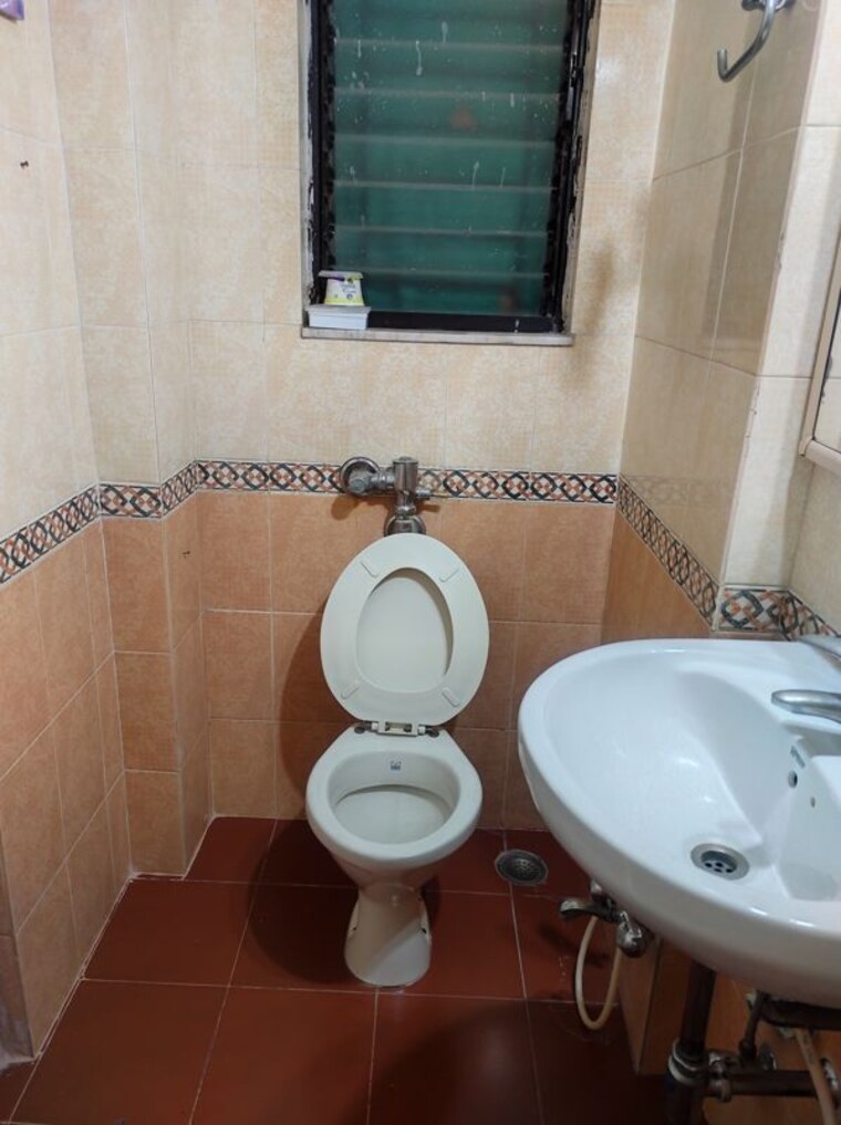 Bathroom, lokhandwala-whispering-palms 2 Bedroom 630 Sq.Ft. Apartment In Kandivali East Mumbai 10055543