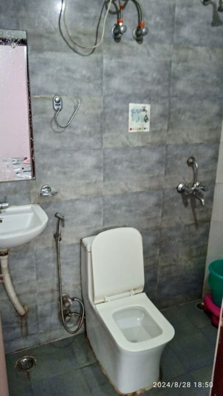 Bathroom, vipul-square 1 RK 450 Sq.Ft. Builder Floor In Sushant Lok I Gurgaon 10055576
