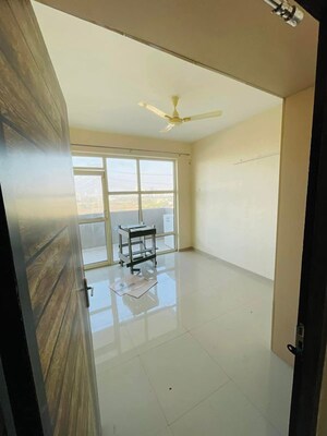 Room in 2 BHK Apartment at Pyramid Midtown, Sector 59 – for Sale