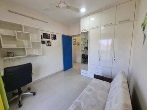 Bedroom in 2 BHK Apartment at Andheri West – for Rent