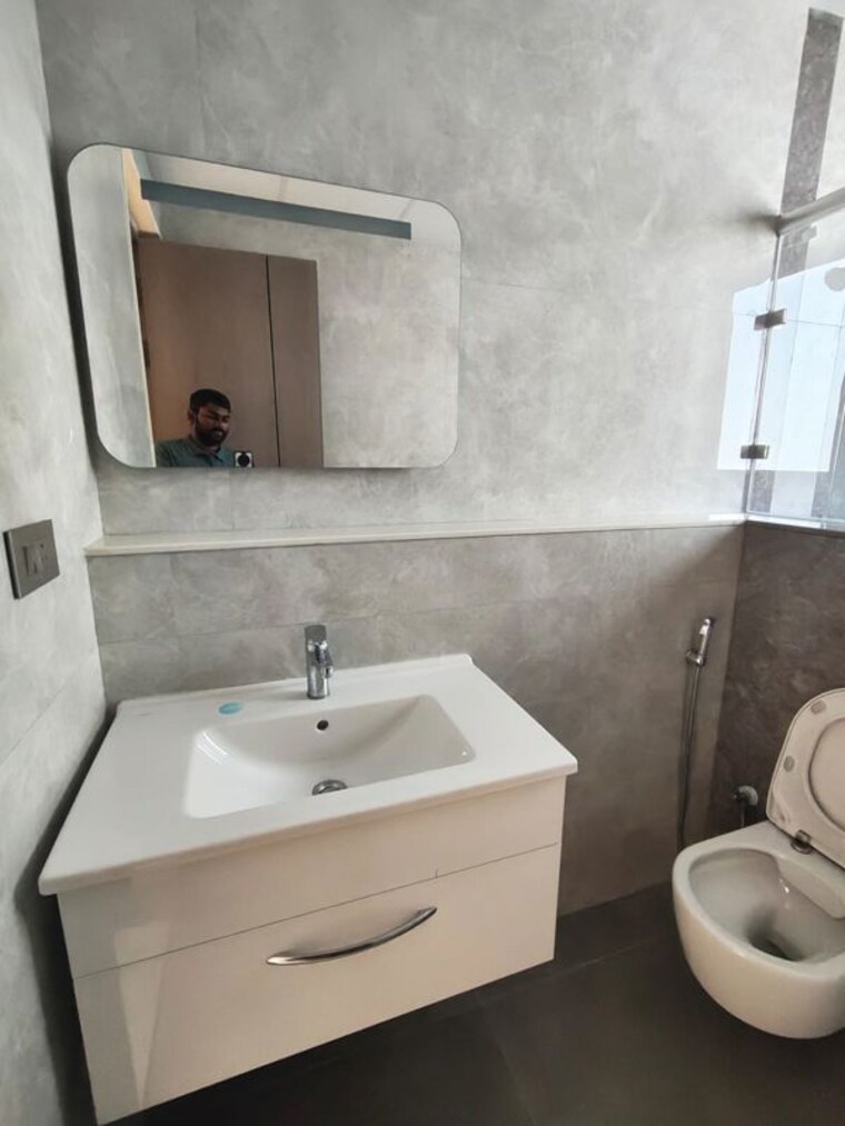 Bathroom, sri-fortune-sonthalia-sky-villas 4 Bedroom 7333 Sq.Ft. Apartment In Kokapet Hyderabad 10055588
