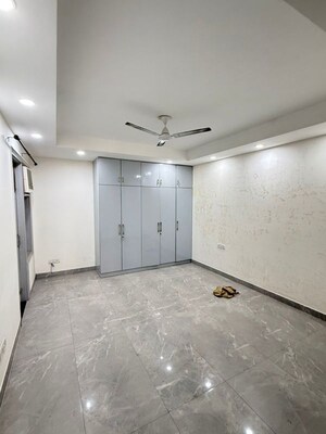 Room in 3 BHK Builder Floor at Saket – for Rent