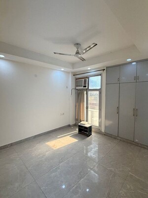Room in 3 BHK Builder Floor at Saket – for Rent