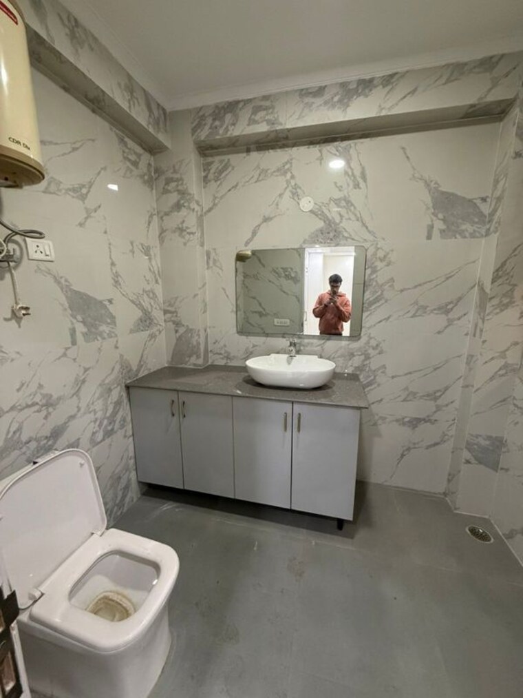 Bathroom, saket 3 Bedroom 2000 Sq.Ft. Builder Floor In Saket Delhi 10055637