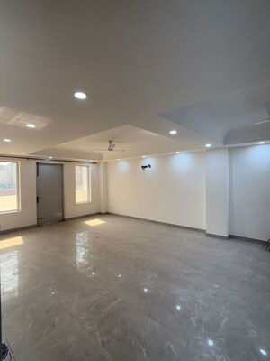 Room in 3 BHK Builder Floor at Saket – for Rent