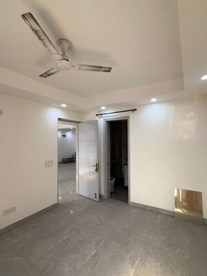 Room in 3 BHK Builder Floor at Saket – for Rent