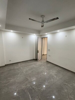 Room in 3 BHK Builder Floor at Saket – for Rent