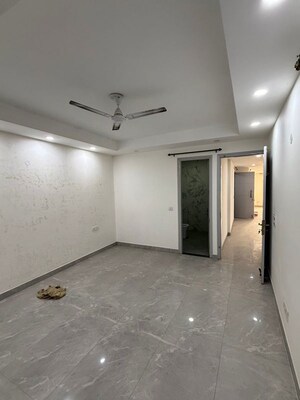 Room in 3 BHK Builder Floor at Saket – for Rent