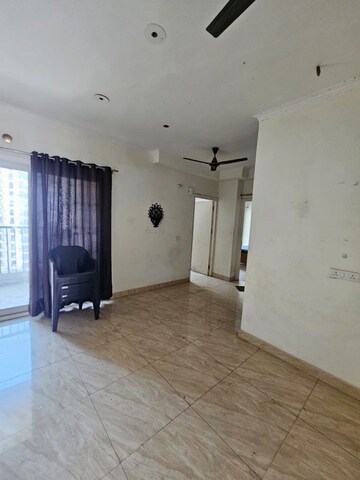 Room in 3 BHK Apartment at Gaur Yamuna City, Gaur Yamuna City – for Sale